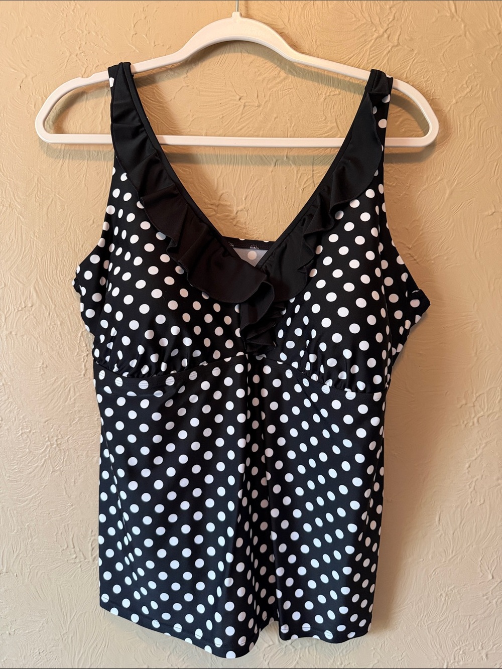 Tankini Top 20W Black & White Polka Dot Ruffle worn once